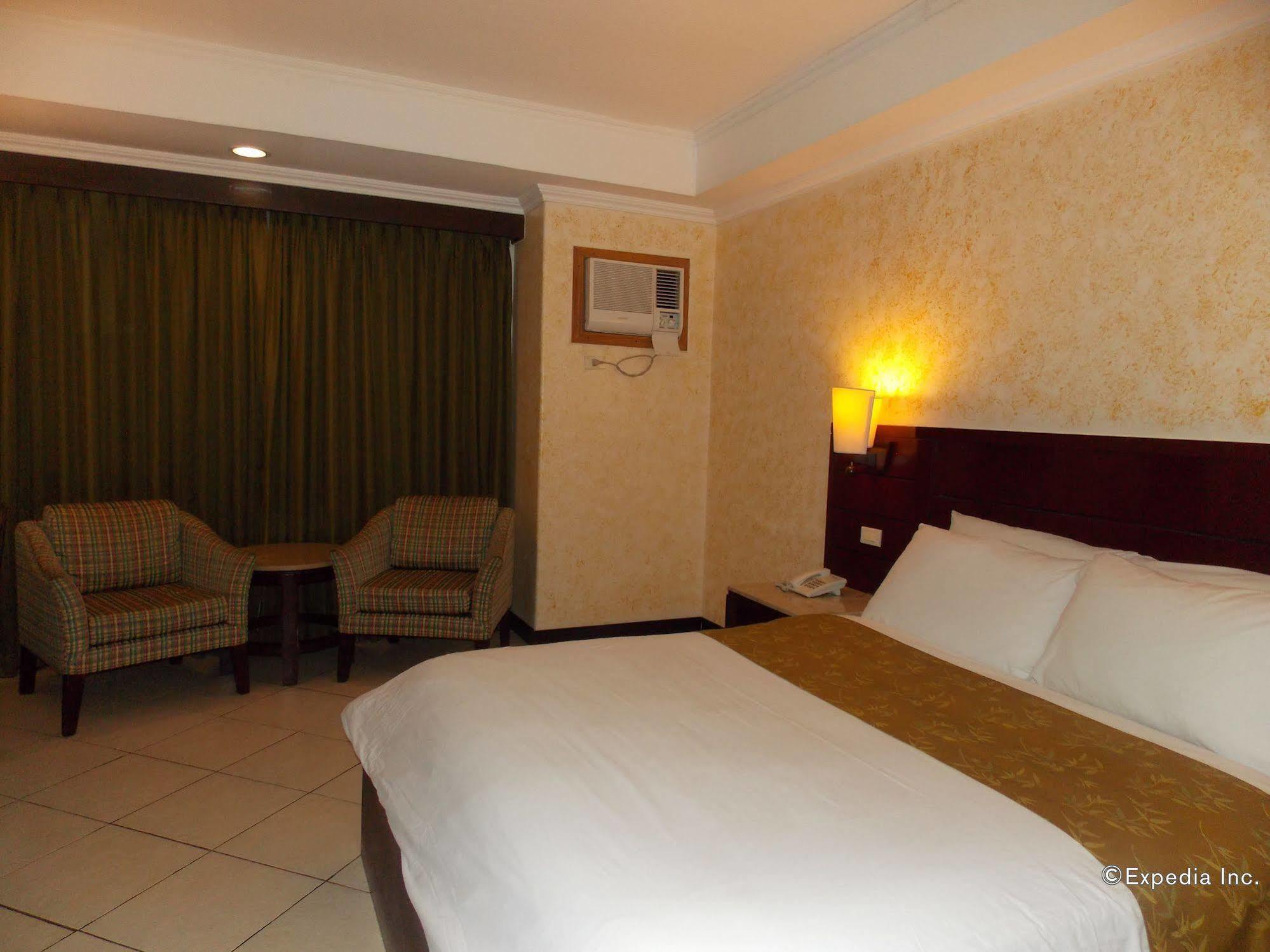 Mo2 Westown Hotel - Mandalagan Bacolod Exterior foto